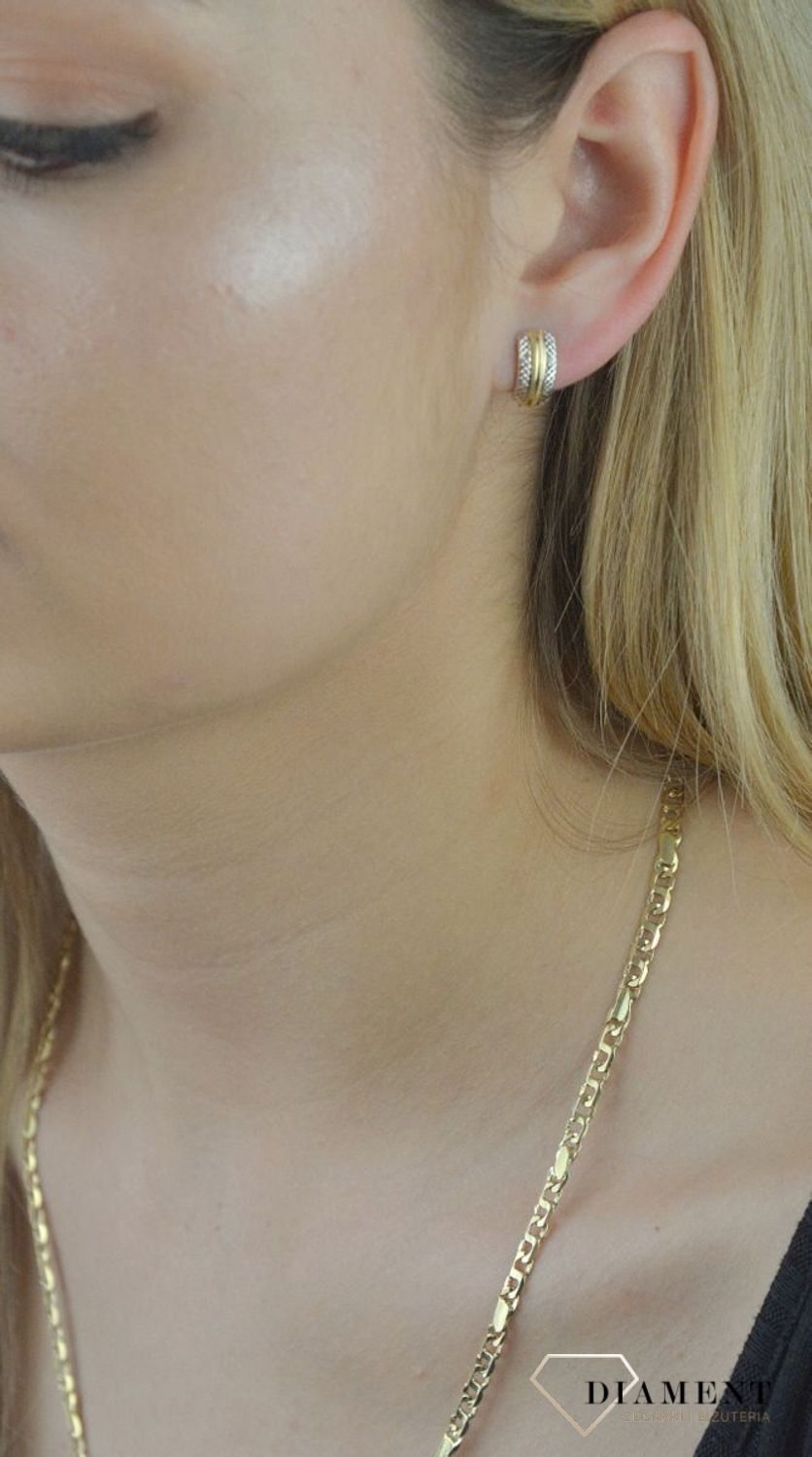 Złote kolczyki 585 brzegi białe złoto grawerowane KL 1079B Eleganckie, zdobione złote kolczyki z białym złotem i grawerowanym brzegiem wykonane ze złota próby 585..jpg